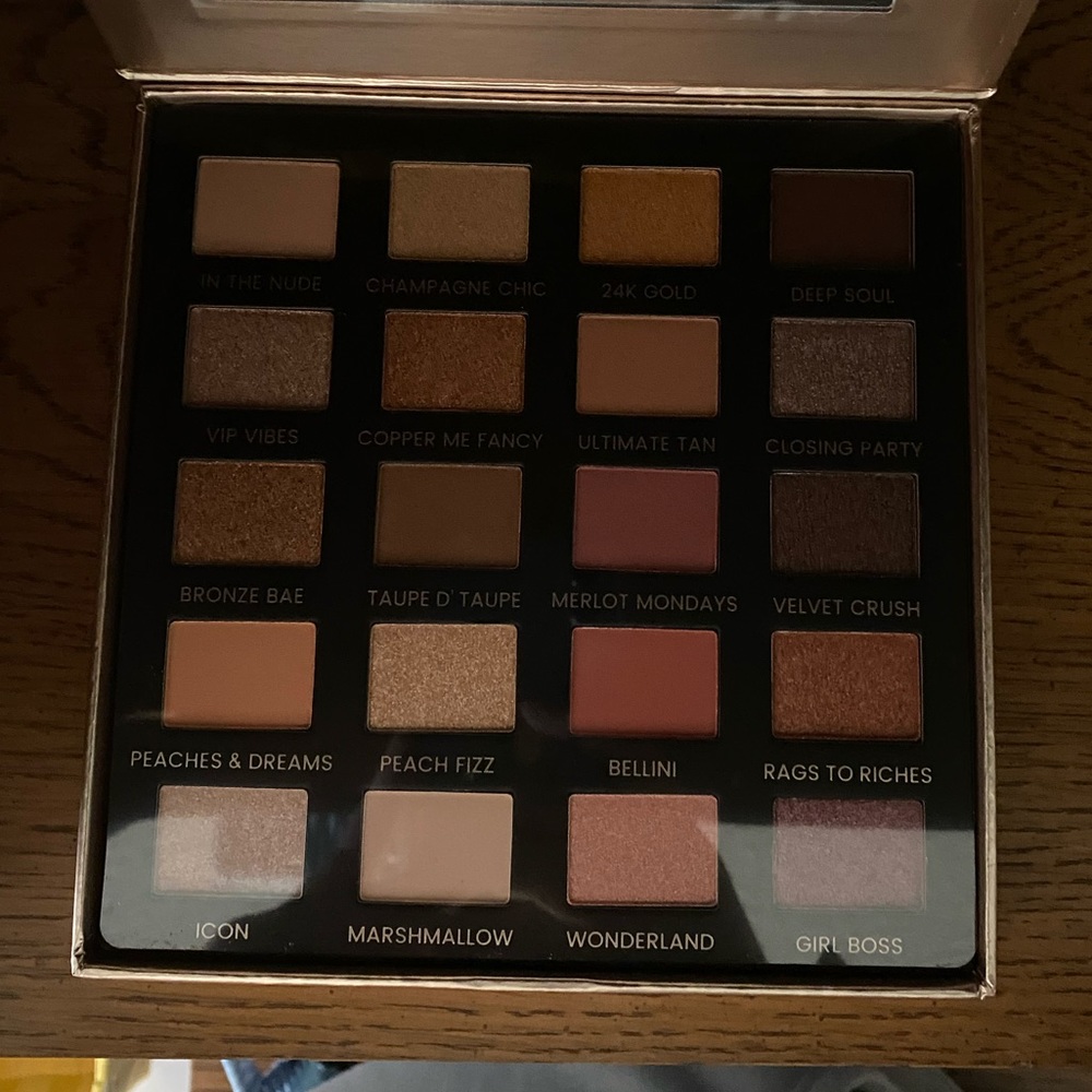 ICONIC London Day to Slay Eyeshadow Palette